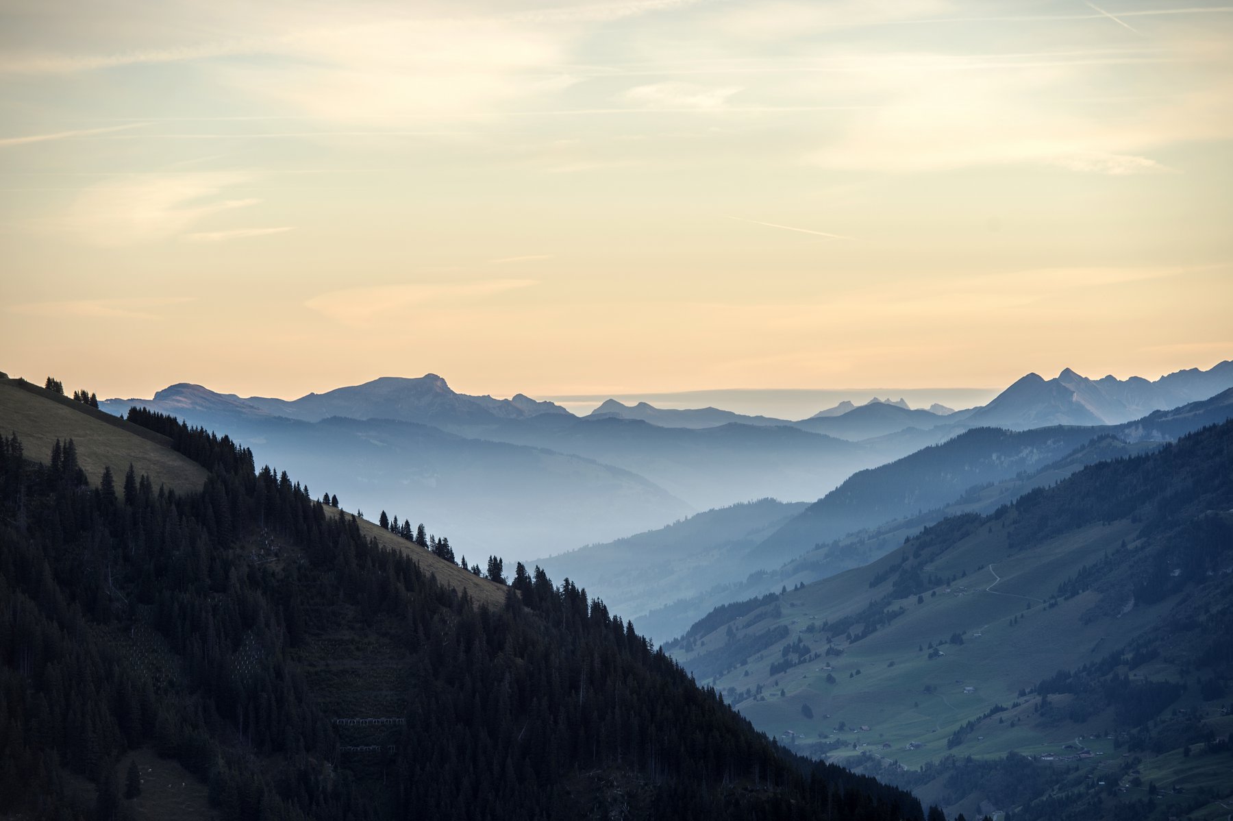 Morgenstimmung über den Berggipfeln. Bild: Copyright by Tourismus Adelboden - Lenk - Kandersteg